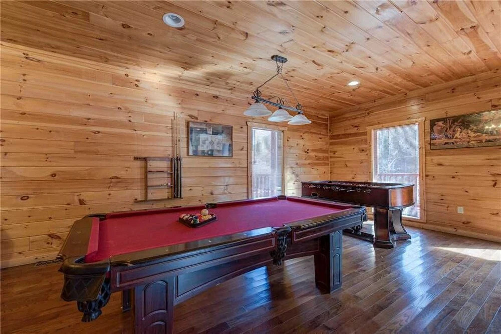 Take It Easy 3 Bedroom Home with Hot Tub