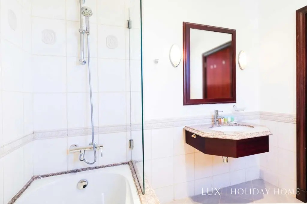 LUX - The Ocean Pearl Villa