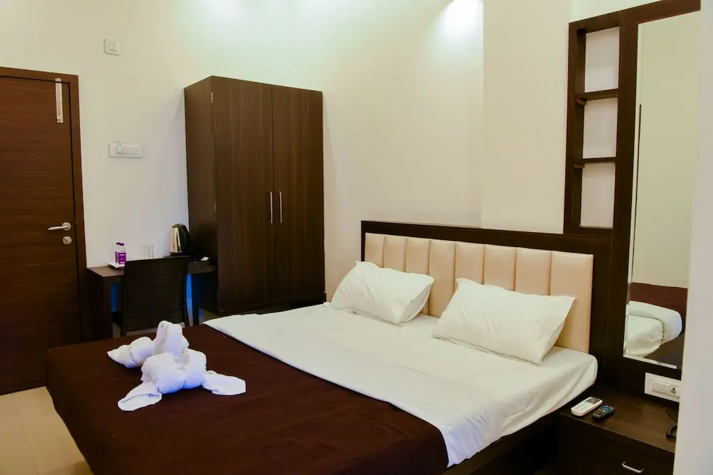 Malvan's Aishwarya Hotel