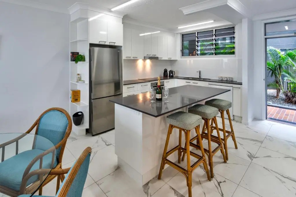 Frangipani Beachfront Lodge F5 on Hamilton Island by HamoRent