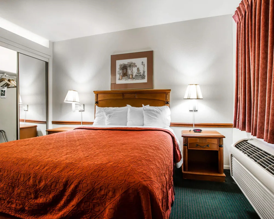 American Inn and Suites