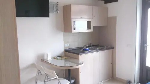 Sylvia Home Apt and Rooms with Kitchenette