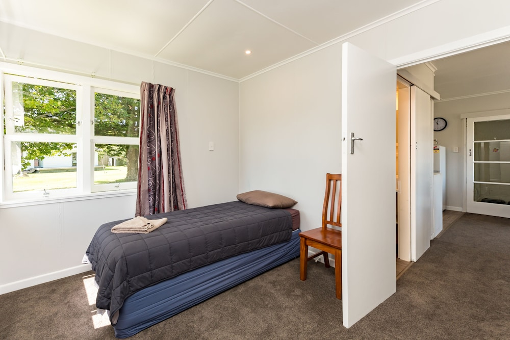 Waitangi Beach Bach 30B