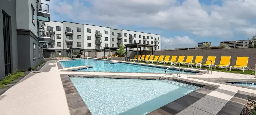 Landing Chic 1BD Pool Gym