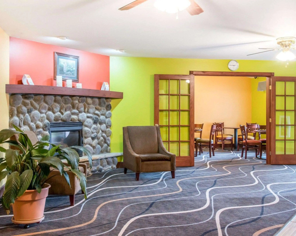 Econo Lodge Inn & Suites Eau Claire South