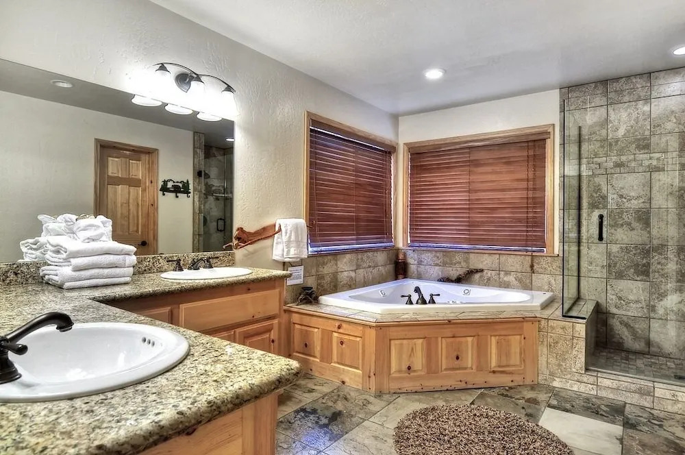 No. 21 Tamarack Lodge - 4 Br Cabin