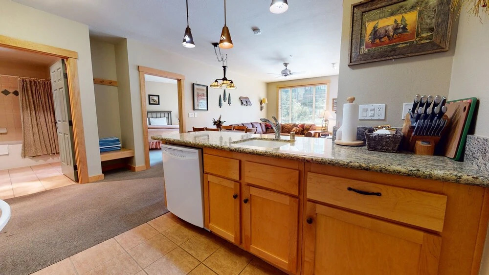 Sunstone 208 Updated Ski-In Ski-Out Condo At Sunstone Lodge with Great Complex Amenities by RedAwning