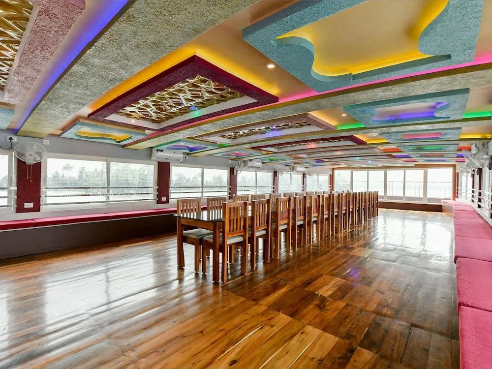 Oyo 24290 Houseboat Anugraha Deluxe