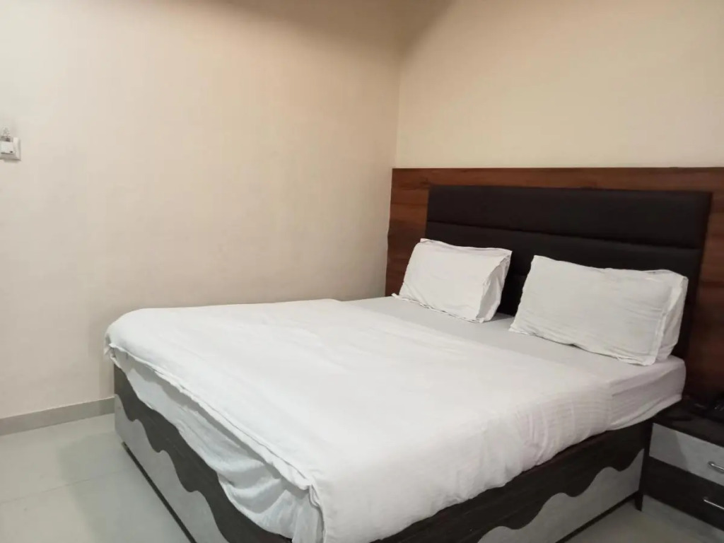OYO Spot on  8592 Hotel Paras Palace