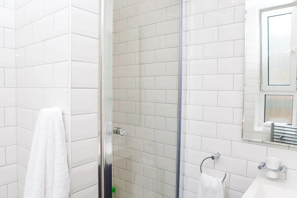 Quintessential 2 BR London Bridge Apartment