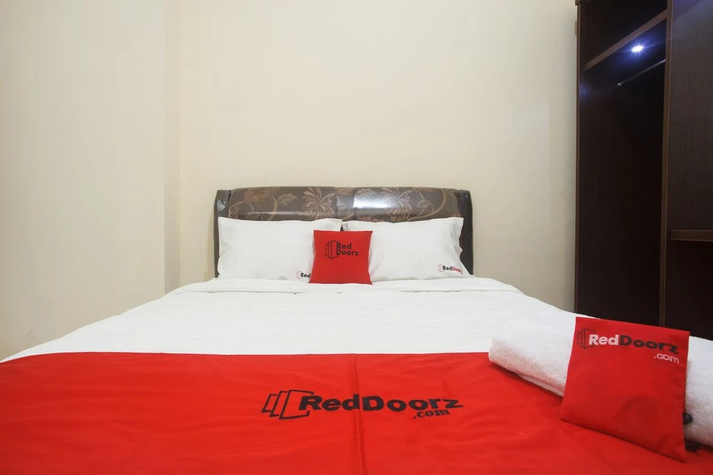 RedDoorz near Terminal Bungur Asih