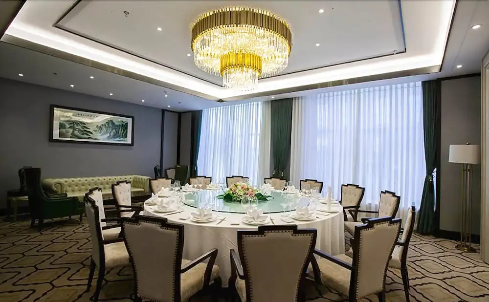 Rich Hotel