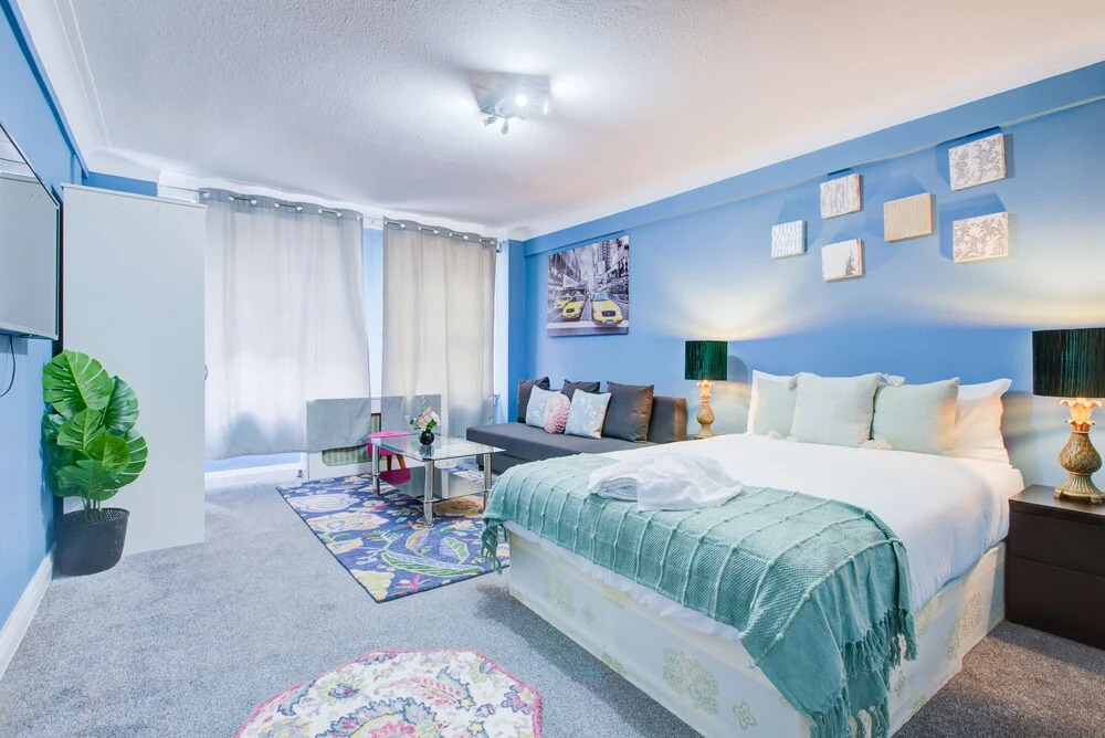Family Studio for 4-3-2-1 Persons Central London