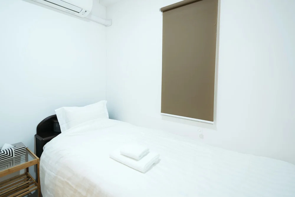 Shiki Residence Shijo Karasuma 1C