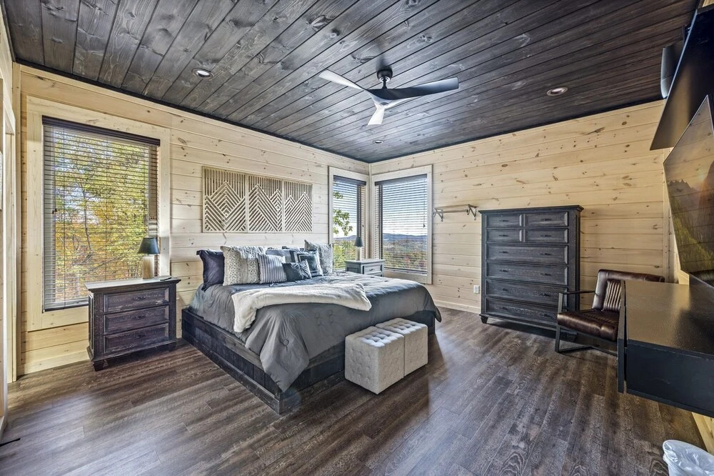 Ski Mountain Swim 3 Bedroom Home by Redawning