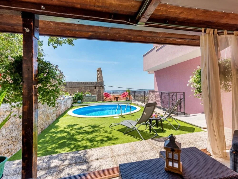 Enticing Villa in Ku?ine With Private Swimming Pool