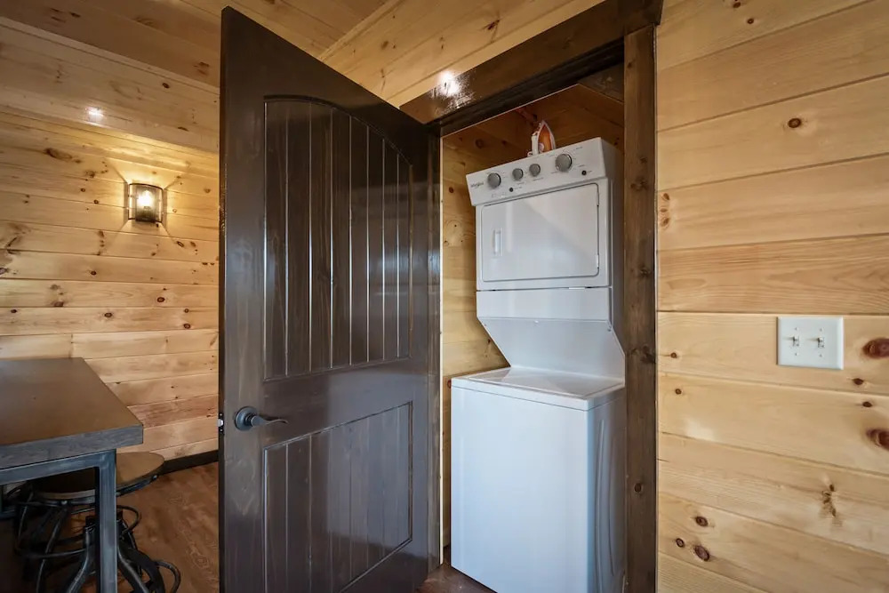 Luxe Mountain-view W/ Hot Tub 2 Bedroom Cabin