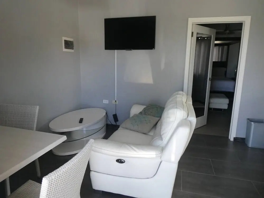 Sun Tan Apartment 11, Near the sea