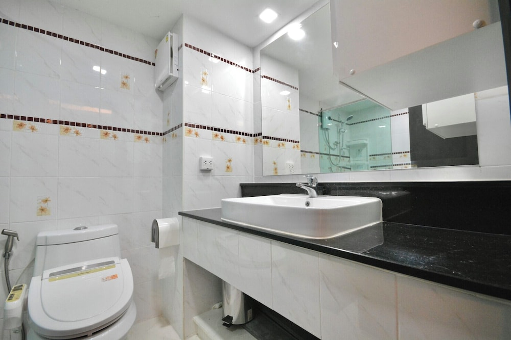 One-bedroom Sea-view Condo, 17th Floor Angket, Jomtien