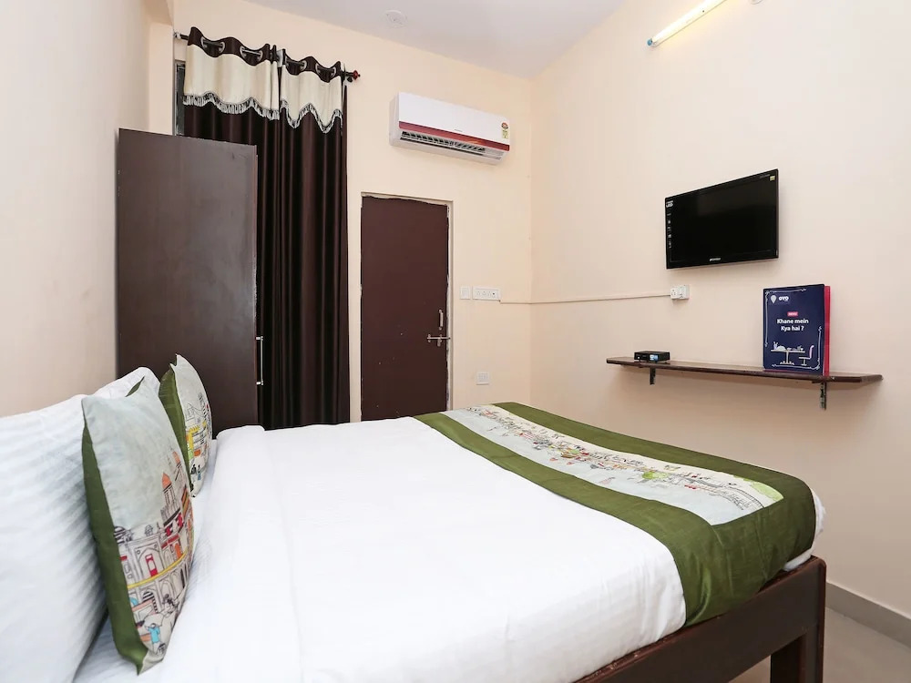 OYO 10391 Hotel Royal Sunshine