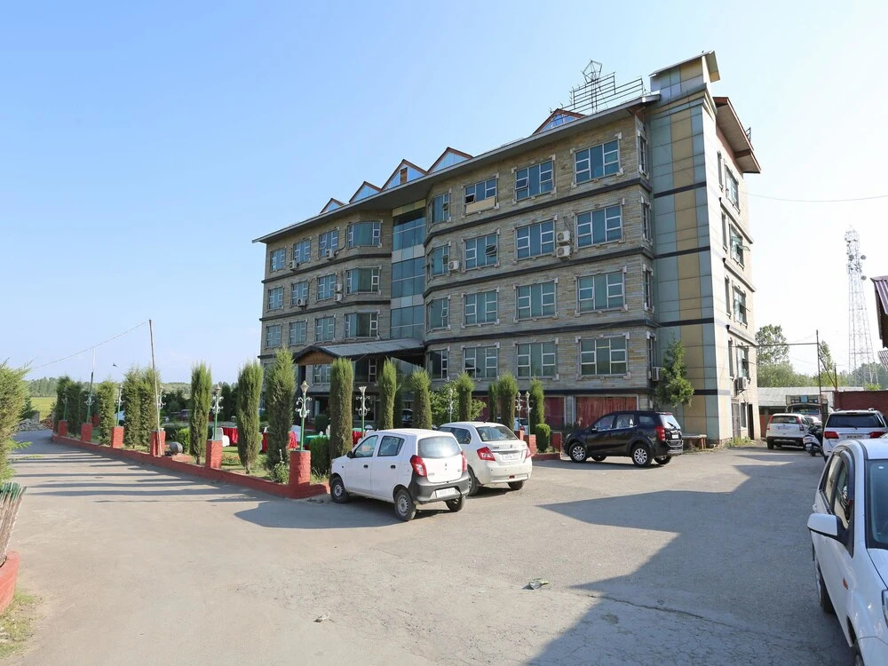 OYO 6409 Hotel Silver Star