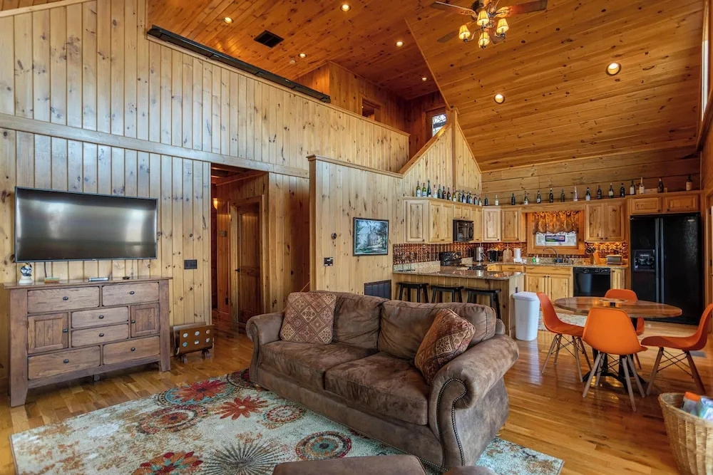 Faraway Skies Hot Tub, Total Privacy, 20 Mins to Boone