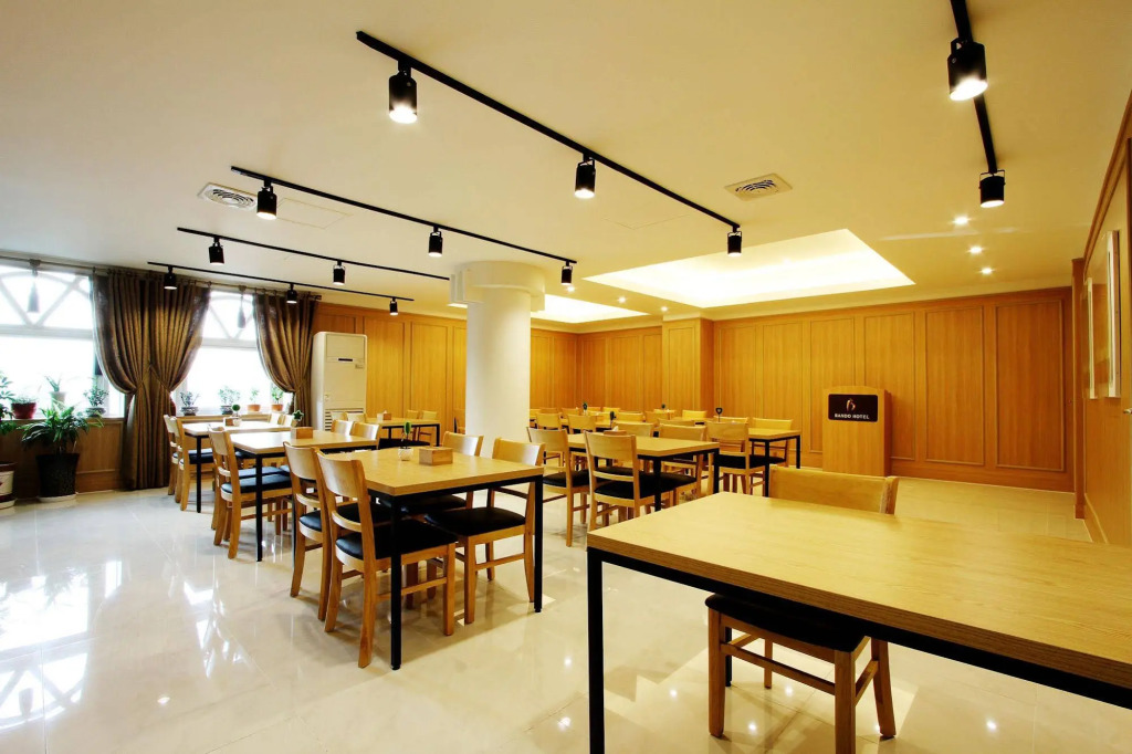 Bando Tourist Hotel