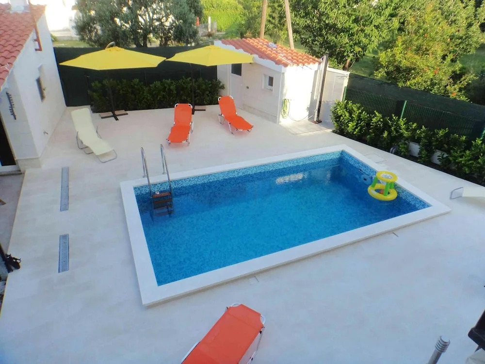 Apartment With one Bedroom in Kaštel Štafilic, With Pool Access, Enclo