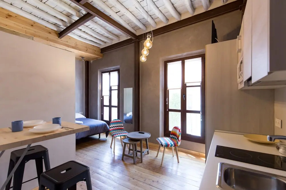 Los Lobos Suites