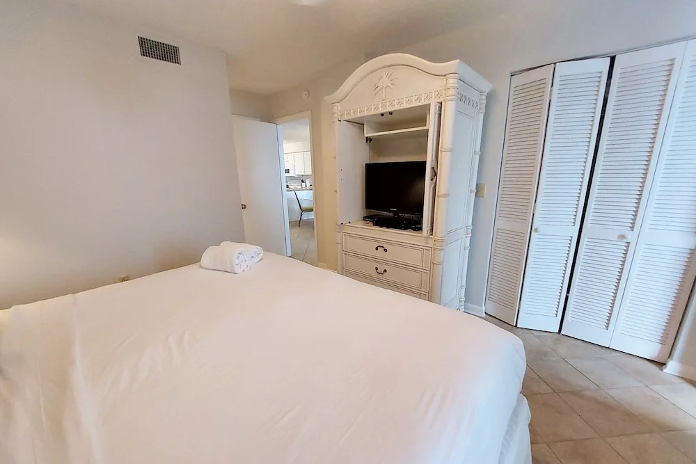 Seaside Beach & Raquet Club 3104 2 Bedroom Condo by Redawning