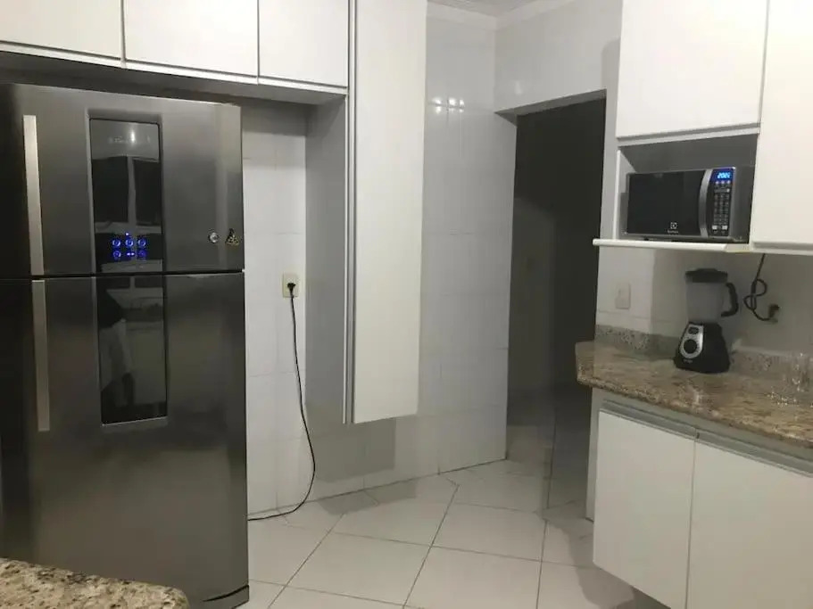 Casa de praia com piscina e churrasqueira - Indaiá Bertioga