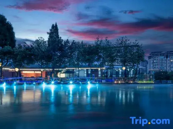 Hidden Cloud Villa · Qingcheng Cliff Hot Spring Resort (Dujiangyan Scenic Spot)