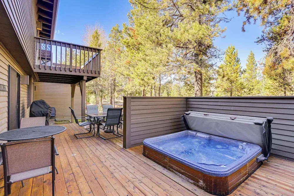 Private Hot Tub & Sharc Passes! Sunriver Home