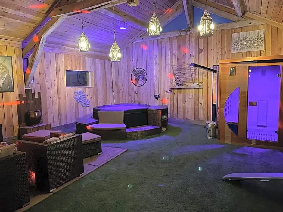 LAnagramme, chambres, table dhôtes et gîte pour adultes, naturistes ou non