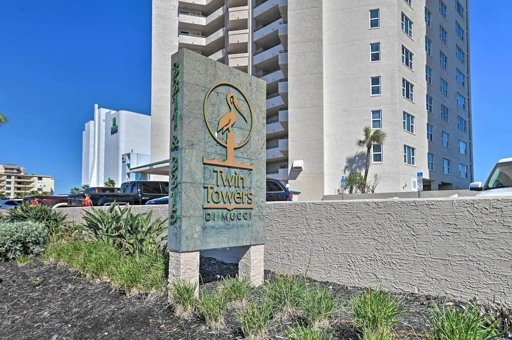 Daytona Beach Seaside Condo w/ Pools & Hot Tubs