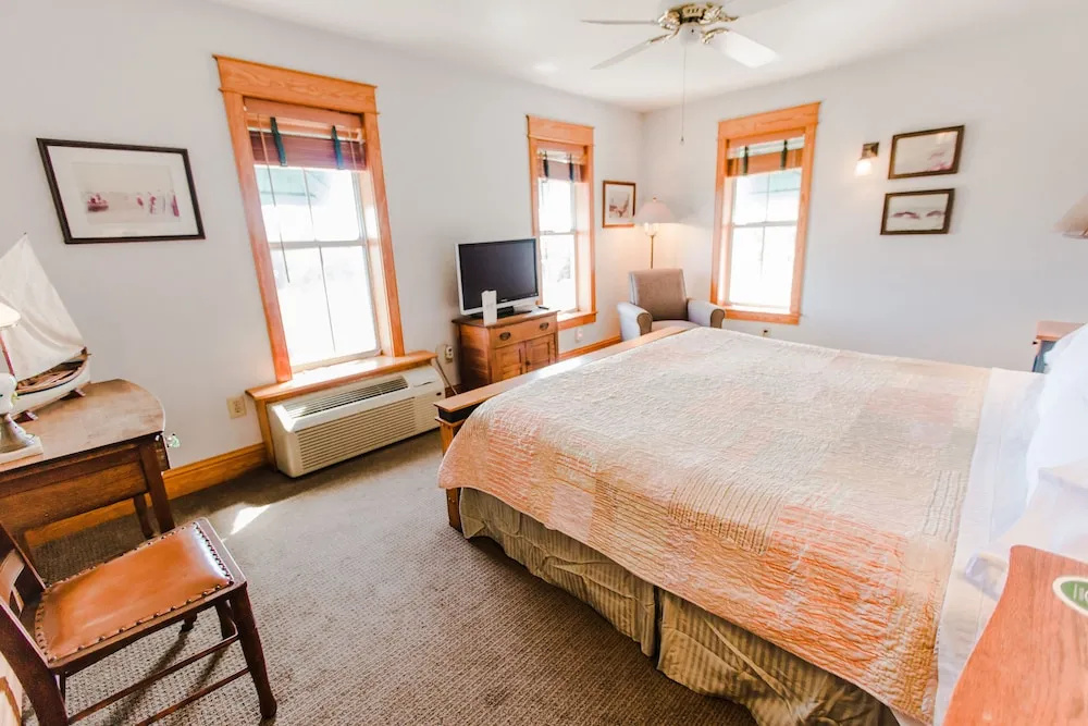 Roanoke Island Inn