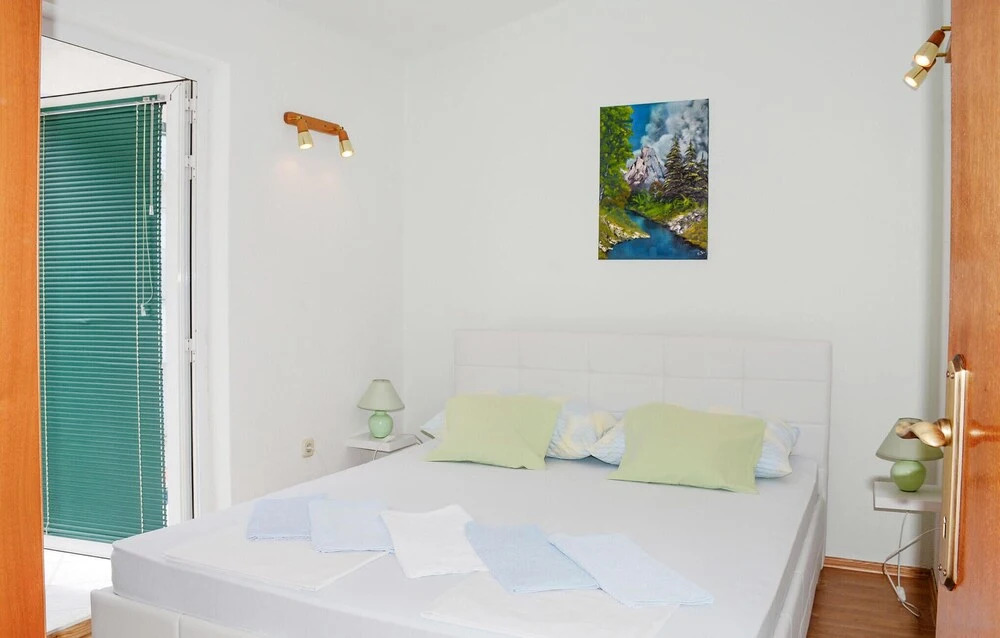 Stunning Home in Baska Voda With Wifi and 2 Bedrooms