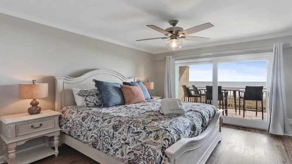 503 Shorewood 2 Bedroom Condo