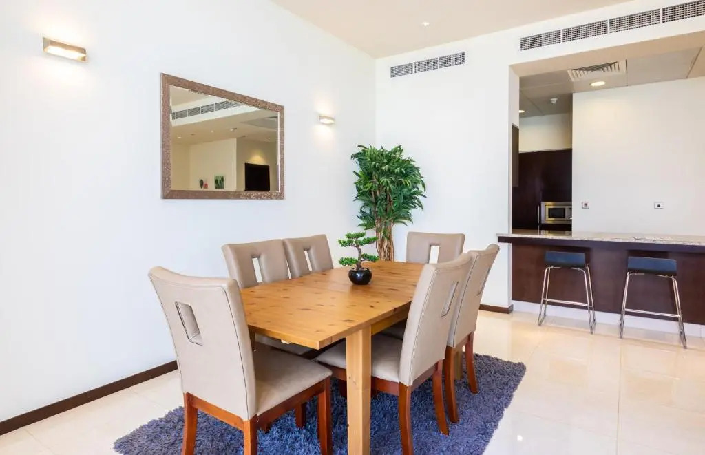 Maison Privee - Spacious Apt on Palm Jumeirah w Sea Views and Premium Facilities Access