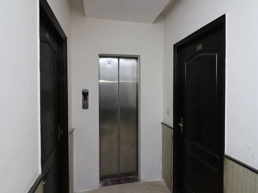 OYO 27823 Hotel Sahib