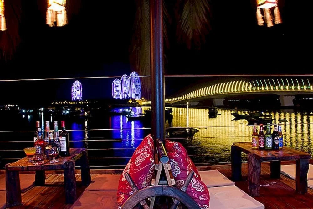 One-mete Seaside Villa