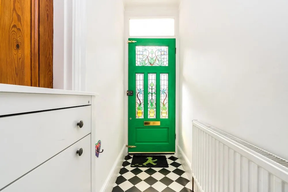 NEW Super 3BD Family Home Stunning London Views