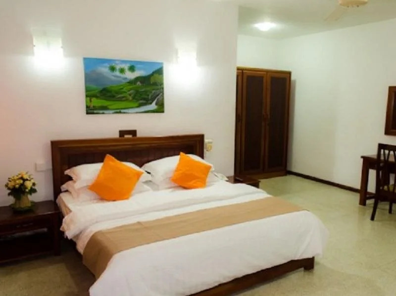 Hotel 12