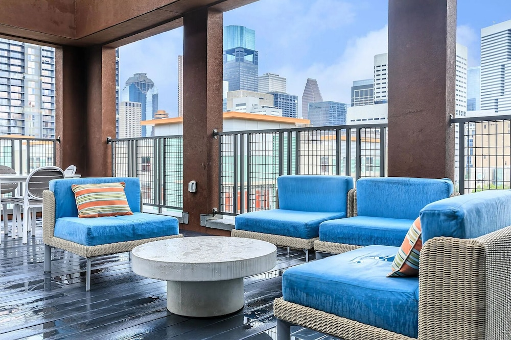 Landing Amazing 1bd, Courtyard, Game Room