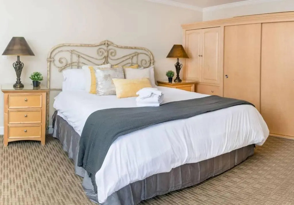 Top King Suite 40% OFF: Full Kitchen, Peaceful Views