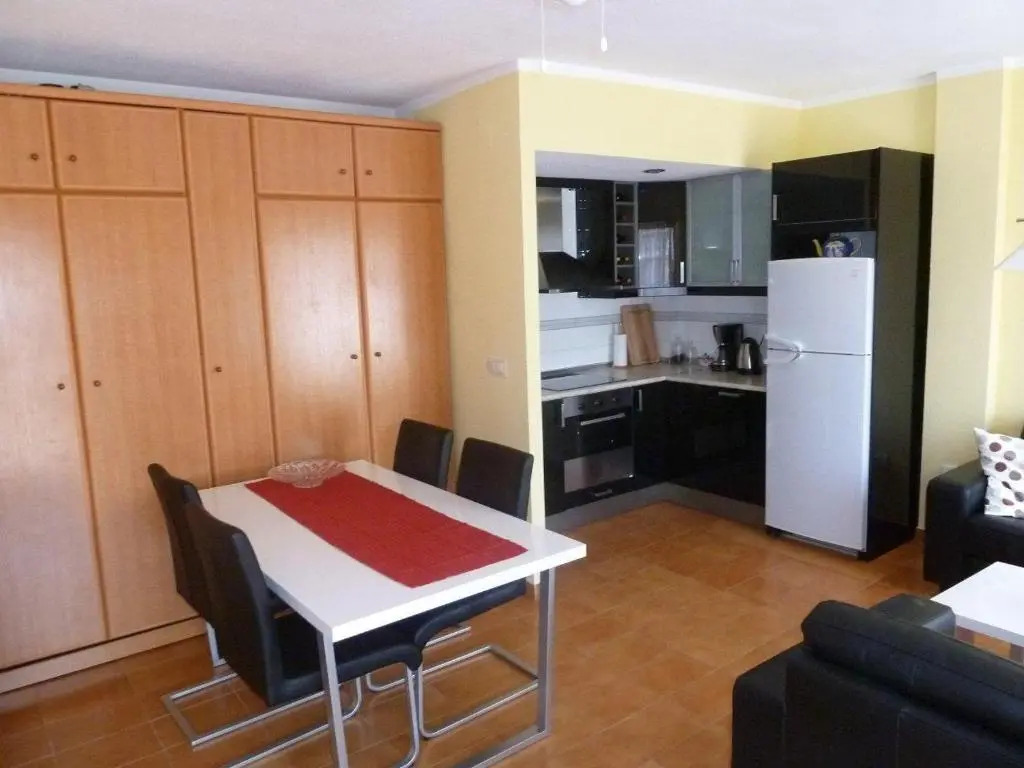Apartment with side seaview 60 meters from sea