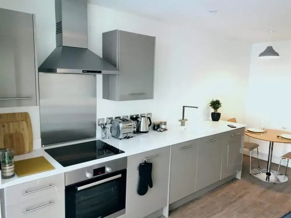 A Modern Studio With Great City Views - 17th Floor, City Views & 2 Minutes to Canal