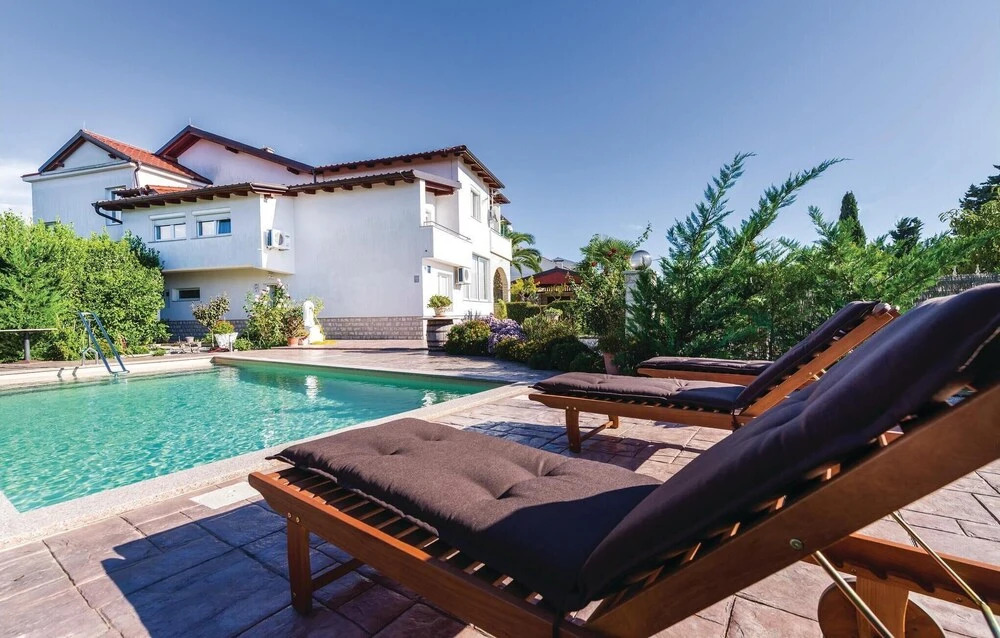 Stunning Home in Debeljak With Wifi and 6 Bedrooms
