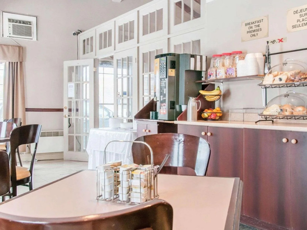 Econo Lodge Hotel Brossard