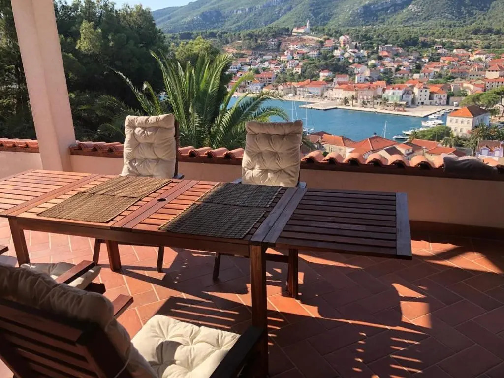 BellaVista Jelsa 2+2